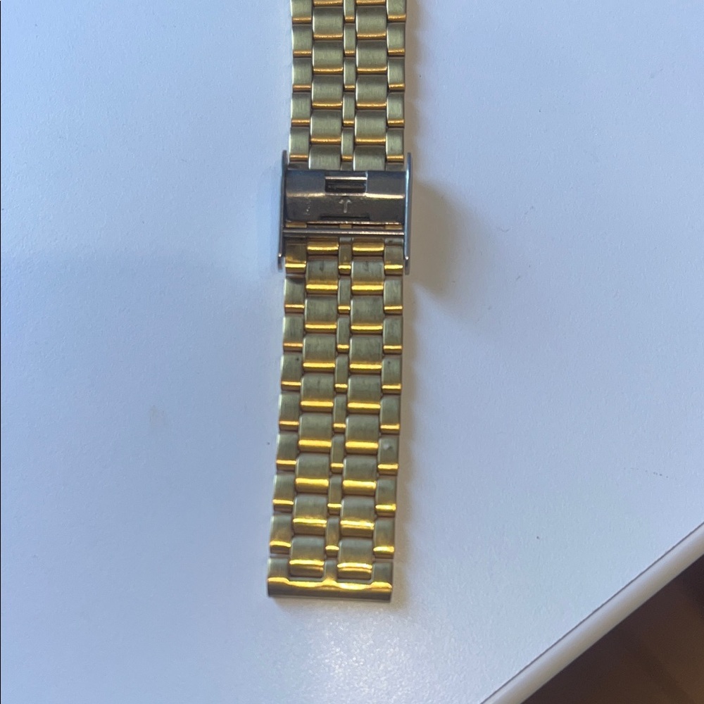 Casio A500WGA-9D Men's Vintage gold-tone stainless steel digital watch - Picture 7 of 12